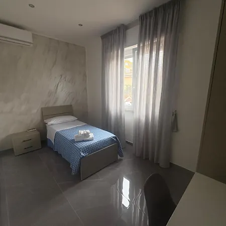 Guest house Roomrentalatfiumicinoairport 3*